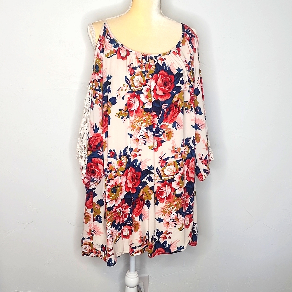 Size M UMGEE open shoulder floral print top.    F80